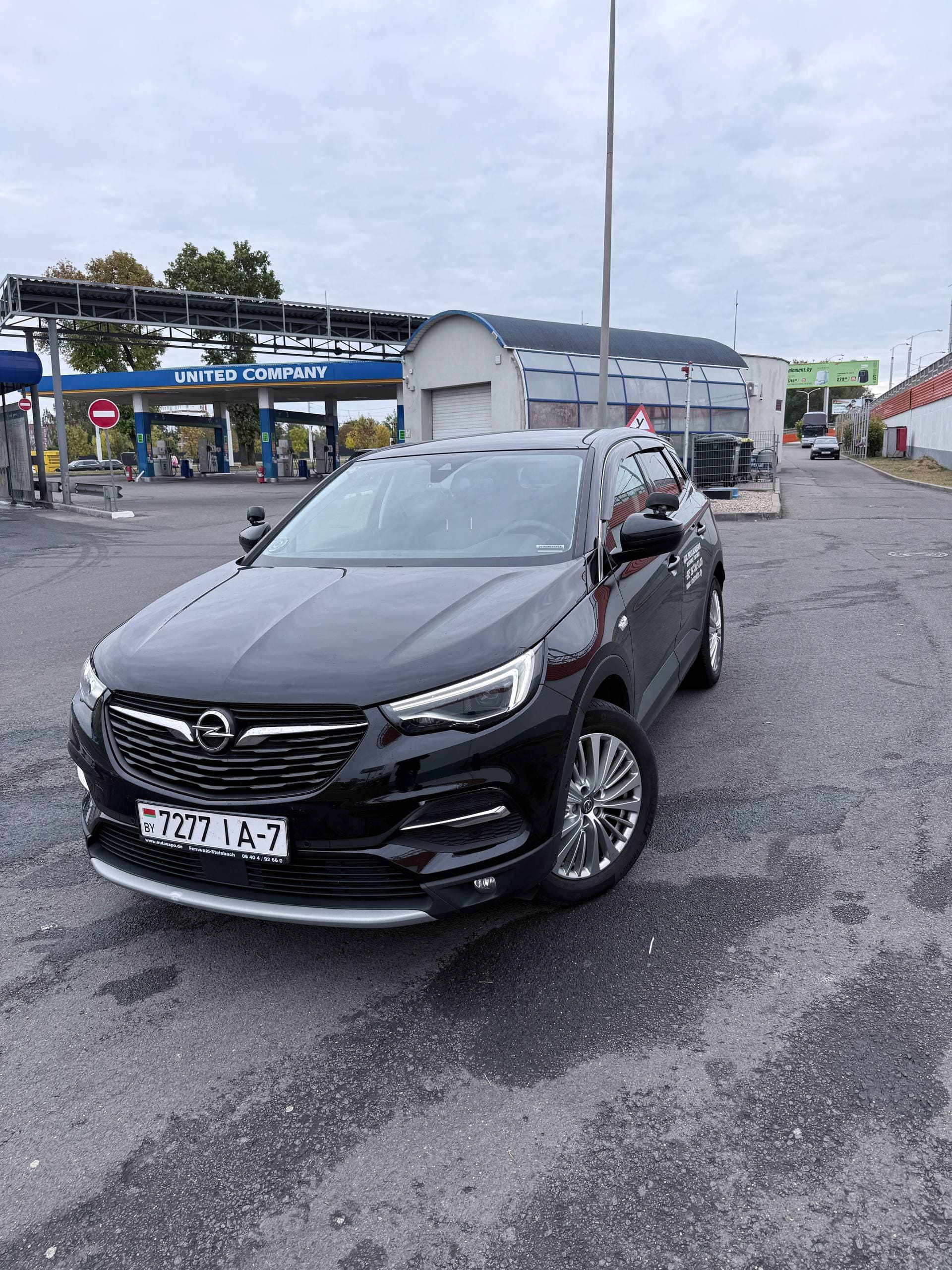 Opel Grandland 2022, вид спереди, учебный автомобиль с АКПП